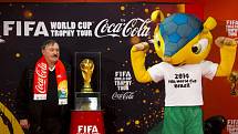 Nejcennější fotbalová relikvie zavítala ve čtvrtek 6. března 2014 poprvé v historii do Prahy v rámci propagační akce Coca-Cola Trophy Tour.