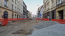 Rozkopaná Husinecká ulice, kde vozíčkáři nemají šanci.