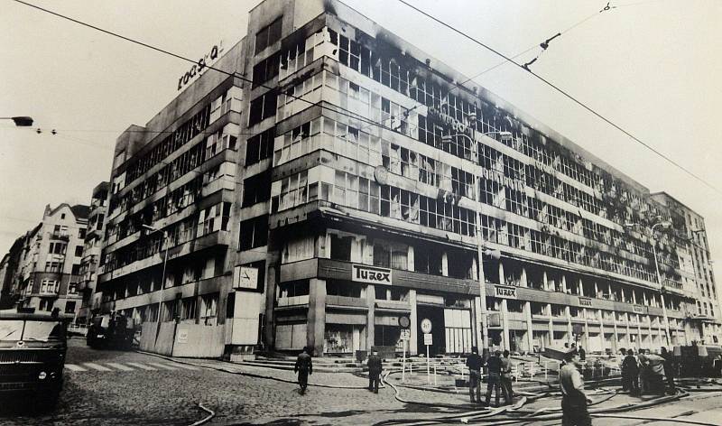 Příběh Veletržního paláce,výstava ke 40.výročí požáru Veletržního paláce