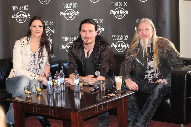 Tři hlavní členové skupiny Nightwish představili v pražském Hard Rock Café novou očekávanou desku.