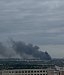 V Dolních Měcholupech hořelo autovrakoviště, hasiči bojovali s plameny