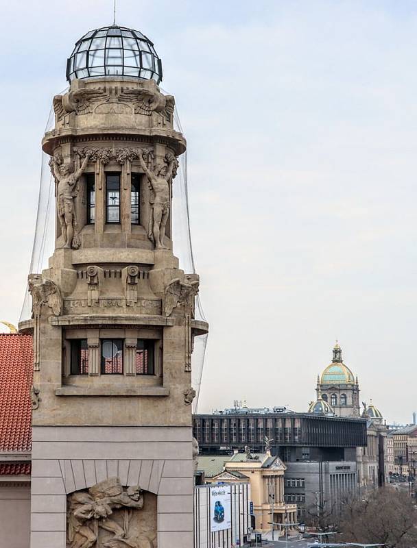 Správa železnic zveřejnila zajímavé obrázky z probíhající rekonstrukce Fantovy budovy na pražském hlavním nádraží.