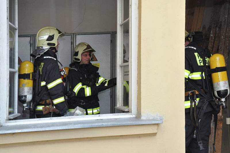 Cvičení hasičů spojené i s evakuací dětí se ve čtvrtek 16. dubna 2015 uskutečnilo v budově foniatrické kliniky Všeobecné fakultní nemocnice v Žitné ulici v centru Prahy. Hasiči ze dvou pražských stanic se museli vypořádat s požárem v elektrické rozvodně.