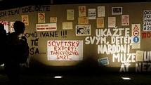 V noci na 21. srpna dorazil na valníku z vojenského muzea v Lešanech před budovu Národního muzea v Praze tank typu T 54b, ze kterého se v roce 1968 střílelo na Vinohradské třídě. 