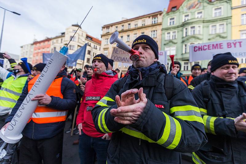 Z veřejné manifestace členů Integrovaného záchranného systému proti povinnému očkování.