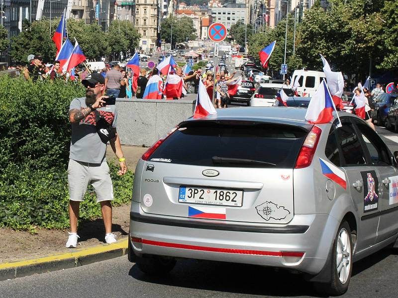 Z protestní 'Jízdy za naše děti a svobodu' na Václavském náměstí v Praze.