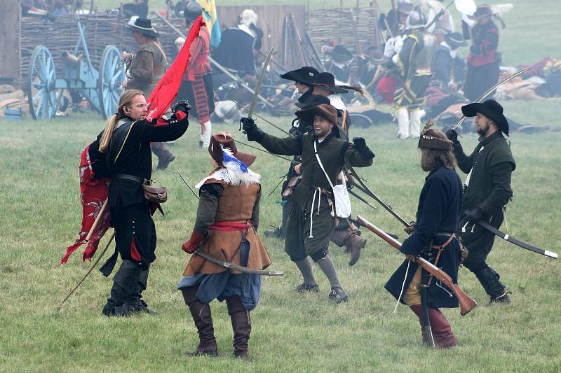 Na Vypichu se v sobotu uskutečnila rekonstrukce bitvy na Bílé hoře z roku 1620.