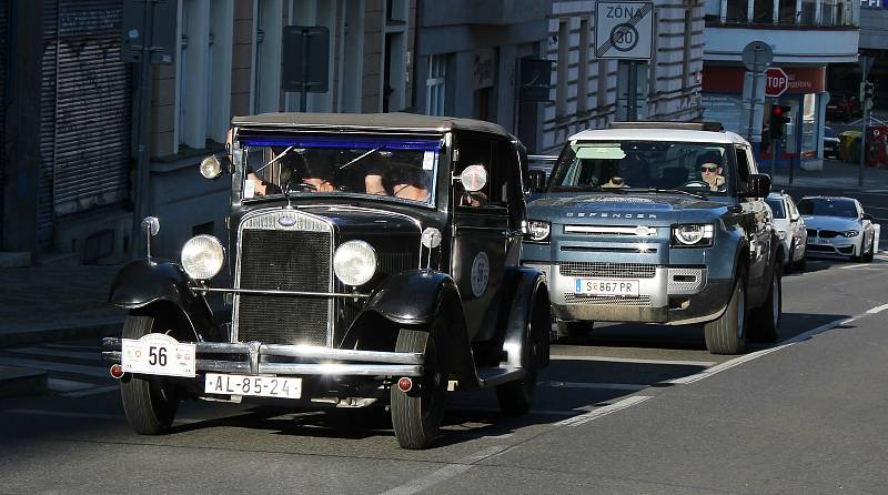 Cíl 1000 mil československých 2021 před budovou Národního technického muzea.