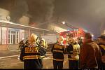 Požár tržnice v Písnici.