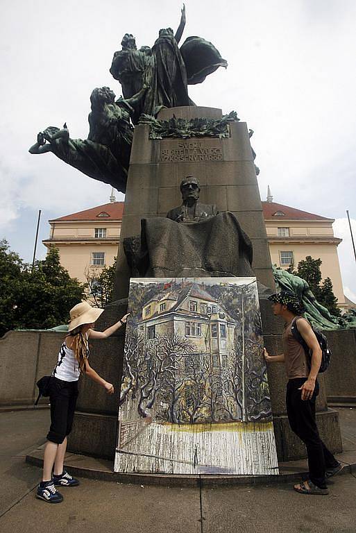 Demonstrace na podporu vyklizeného squattu Milada.