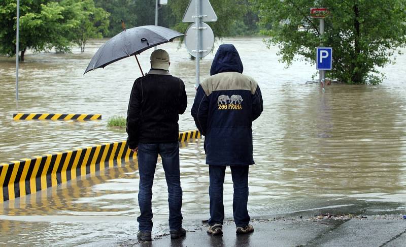 Povodně v Praze – Troji u Pražské zoo v pondělí 3. června. 