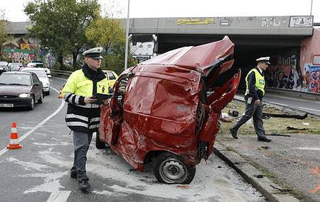 K vážné dopravní nehodě čtyř vozidel došlo 1. října v Modřanské ulici u nájezdu na Barandovský most.