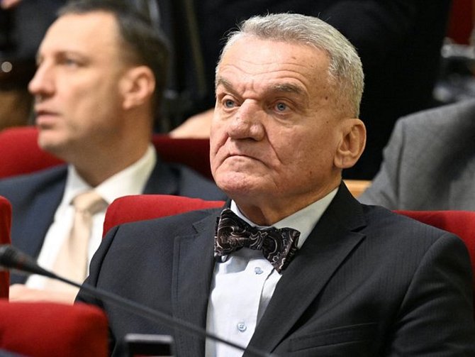 Bohuslav Svoboda na zasedání zastupitelstva.
