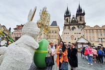 Příprava na Velikonoční trhy na Staroměstském náměstí, Náměstí Míru a Václavském náměstí.