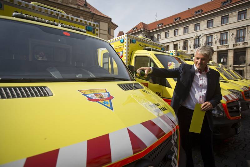 Osm nových vozů pražské záchranné služby bylo ve čtvrtek 18. září 2014 pokřtěno v Praze.