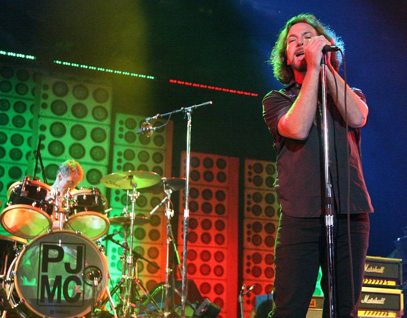 Američtí rockeři Pearl Jam zahráli v pondělí 2.července v O2 Areně.  