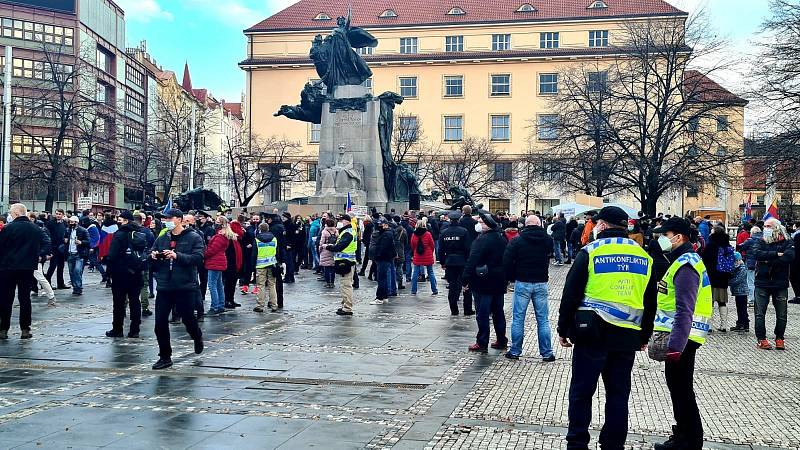 Lidé demonstrovali 6. prosince 2020 proti vládním protiepidemickým opatřením.