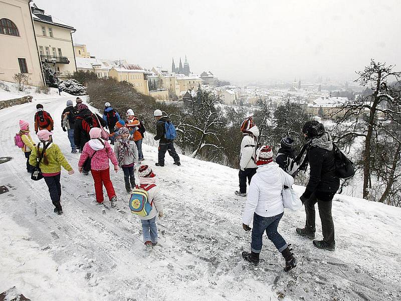 V noci na 17. prosince napadl a udržel se první relativní sníh.