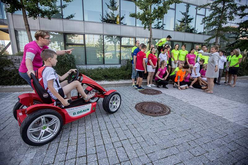 Společnost B.Braun v rámci kampaně Plníme sen pohybem věnovala 31. srpna v Praze šlapací autíčko Ferrari Liborovi Svobodovi, který je od svých dvanácti let odkázaný na umělou parenterální výživu.