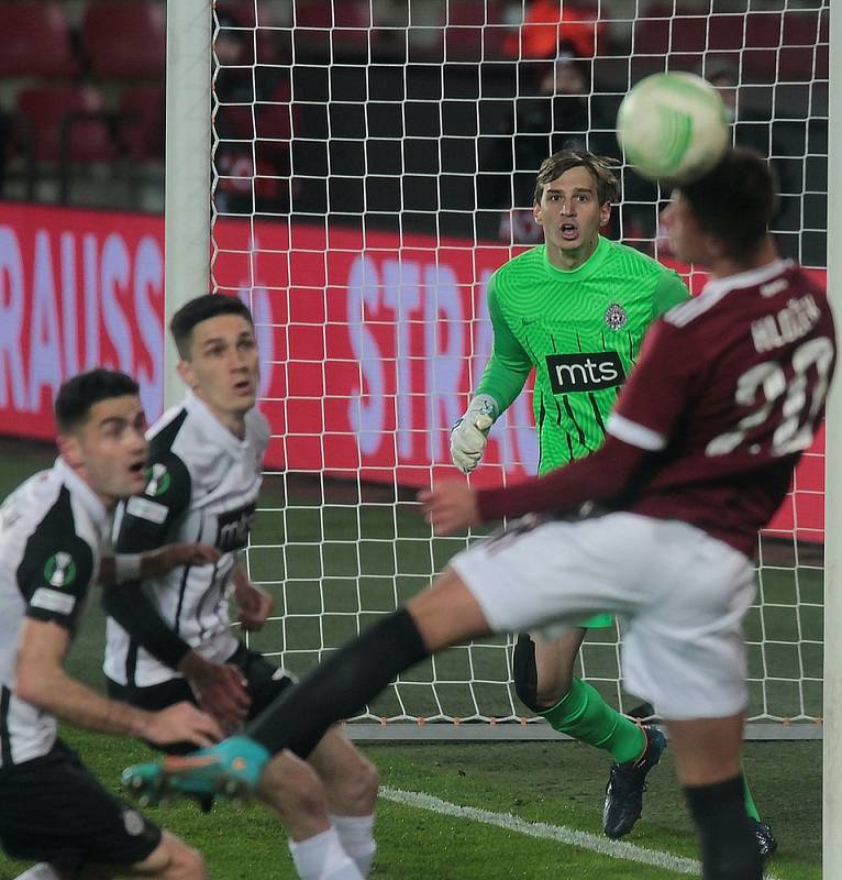 Sparta v utkání play-off Konferenční ligy proti Partizanu Bělehrad.