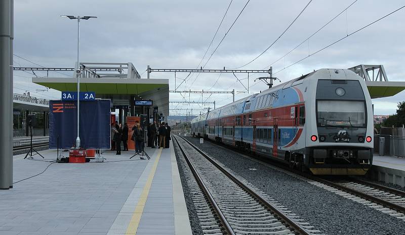 Praha - Zahradní Město - slavnostní otevření s mezizastávkou ve Vršovicích.