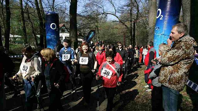 Stovky Prazanu vyrazily na Nordic Walking Tour 2010