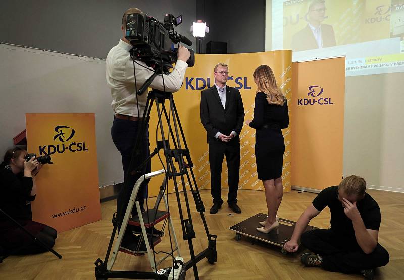 Čekání na výsledky voleb ve štábu KDU-ČSL, na snímku Pavel Bělobrádek.