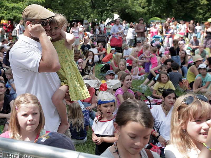 Největší rodinný festival v ČR Kašpárkohraní – hudba, divadlo, hry se konal v Letenských sadech.