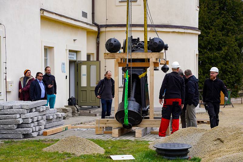 Z demontáže největšího dalekohledu Štefánikovy hvězdárny na pražském Petříně kvůli renovaci přístroje v německé Jeně.