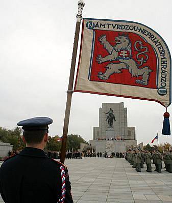 Pietní akt k výročí vzniku samostatného Československa u Národního pamatníku na Vítkově v Praze.