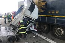 Hasiči zasahovali u nehody kamionů na Pražském okruhu.