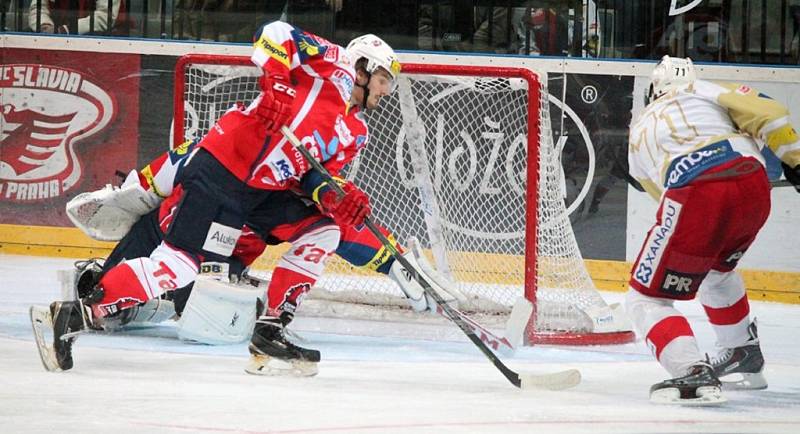 Dohrávka 16. kola hokejové extraligy: HC Slavia Praha - HC ČSOB Pojišťovna Pardubice 1:6 (0:2, 0:4, 1:0).