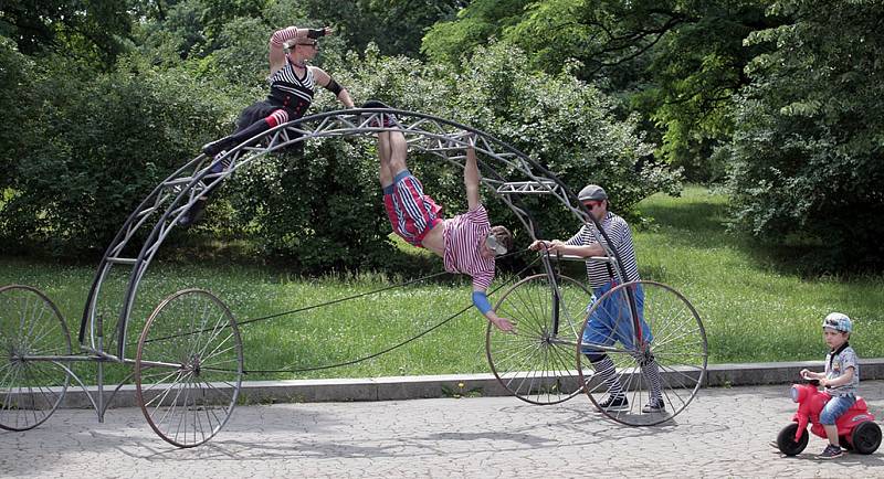 Největší rodinný festival v ČR Kašpárkohraní – hudba, divadlo, hry se konal v Letenských sadech.