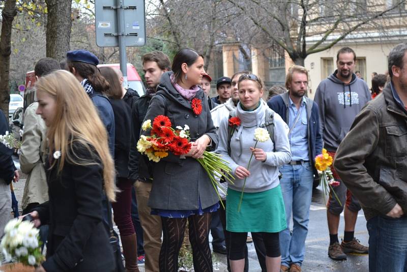 Oslavy 26. výročí Sametové revoluce 17. listopadu v Praze na Albertově.