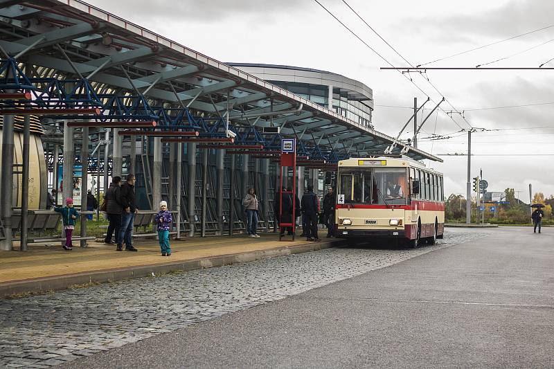 Pražský dopravní podnik v sobotu 15. října uvedl do zkušebního provozu novou trolejbusovou trať Letňany–Čakovice, kterou vybudoval v rámci projektu elektrifikace autobusové linky 140 (Palmovka–Miškovice).