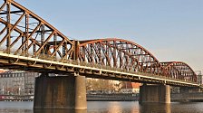 Železniční most pod Vyšehradem.