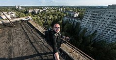 Vydejte se s fotografem Milanem Říským prozkoumat tajemství černobylské zóny.