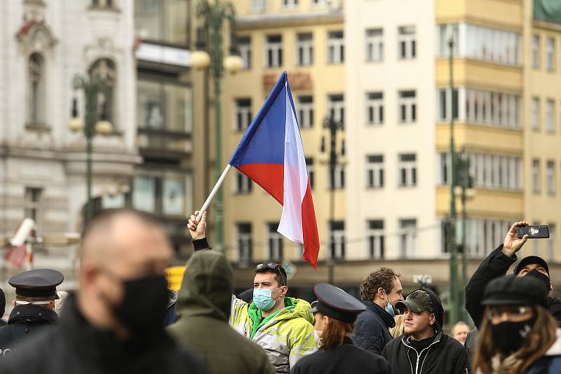 Demonstrace proti vládním opatřením na boj proti epidemii se na náměstí Republiky konala ve středu 28. října 2020.