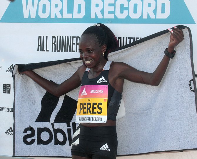 Na Letné se uskutečnil elitní půlmaraton. Keňanka Peres Jepchirchirová zaběhla půlmaratonský světový rekord v ryze ženském závodě.