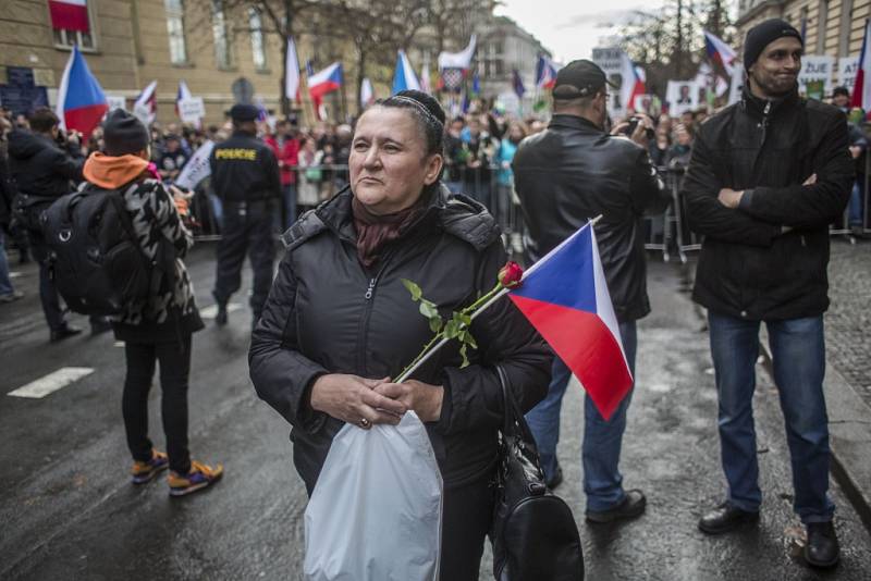 Oslavy 26. výročí Sametové revoluce 17. listopadu na Albertově v Praze.