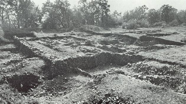 Archeologická lokalita Závist u Dolních Břežan v 80. letech minulého století, kdy byla předmětem archeologického zkoumání.
