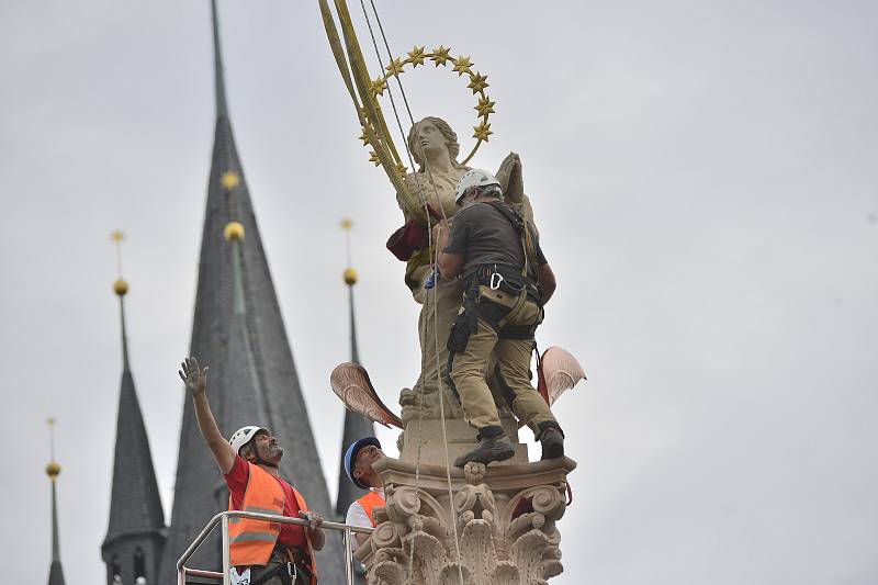 Na Staroměstském náměstí v Praze byla 4. června 2020 vztyčena replika mariánského sloupu ze 17. století.