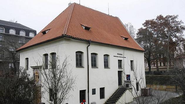 Muzeum Podskalská celnice na Výtoni v Praze s expozicí Zaniklé Podskalí a Vory a lodě na Vltavě.