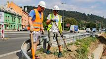 Další etapa rozšíření komunikace Strakonická, tentokrát v úseku od nadjezdu mimoúrovňové křižovatky ulice Mezichuchelská po autobusovou zastávku Malá Chuchle. Práce jsou plánovány do konce listopadu tohoto roku.