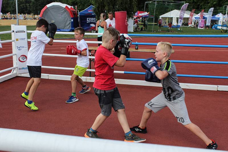 Trénink v olympijském parku vedli boxeři z oddílu Pražský Rohovník, trenér Michal Soukup, mládežníci Adam Marcin a Samuel Klabeneš.