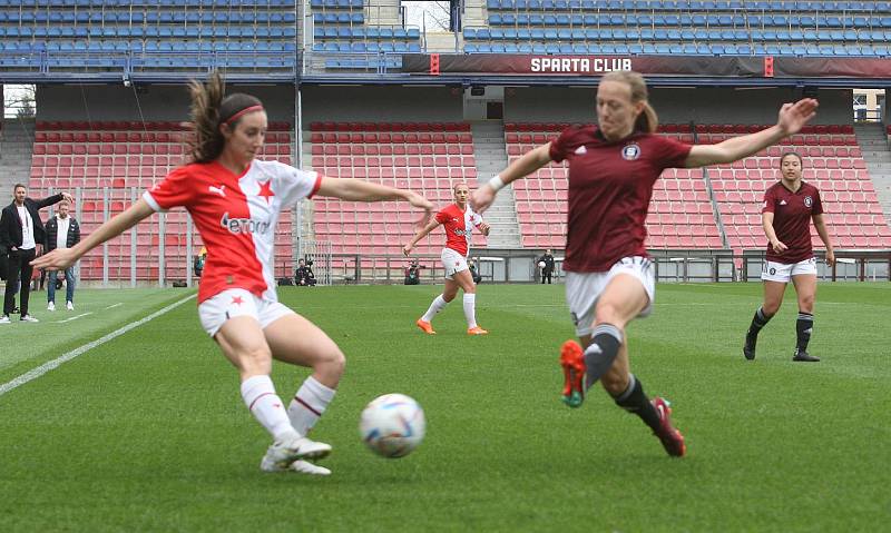 Fotbalové derby žen před zraky 5734 diváků vyhrály sparťanky 1:0.