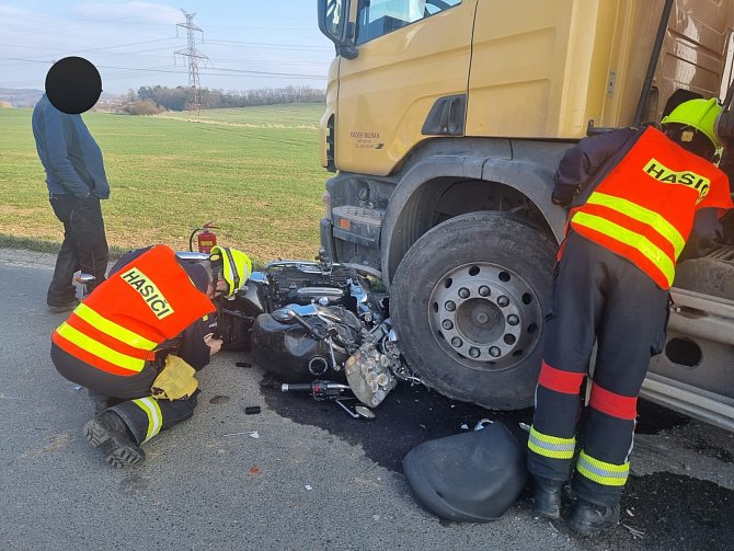 Nehoda se stala v sobotu 9. března odpoledne mezi obcemi Chýnice a Kuchař na Praze-západ.