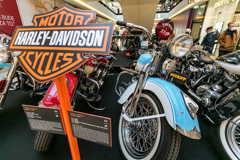 Výstava motocyklů Harley-Davidson na Arkádách Pankrác.