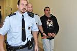 Čtvrt století by měl podle verdiktu pražského městského soudu přemýšlet za mřížemi 49letý recidivista ze Slovenska Michal Nagy o dvou vraždách, které v březnu roku 2015 spáchal na Proseku.