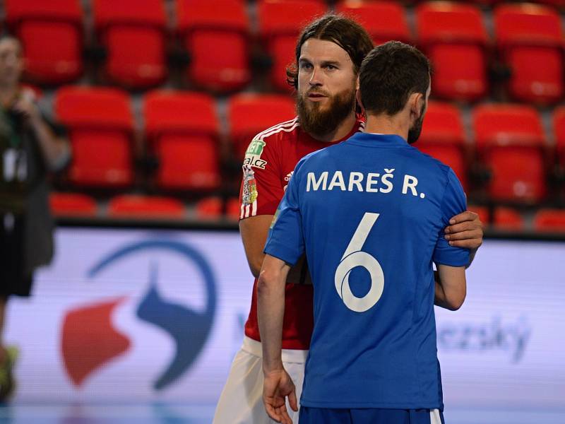 Druhý finálový zápas play off CHANCE futsal ligy vyhrála Slavia doma nad Chrudimí 6:3.